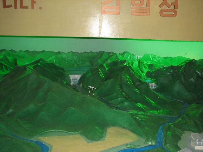 ○4日目<br />三大革命展示館の「重工業館」の展示物をお楽しみください。