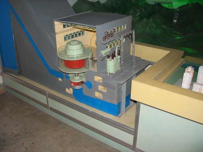 ○4日目<br />三大革命展示館の「重工業館」の展示物をお楽しみください。