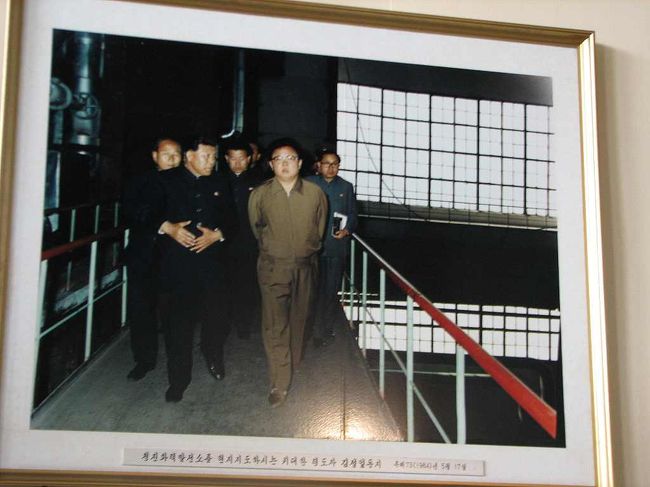 ○4日目<br />三大革命展示館の「重工業館」の展示物をお楽しみください。<br /><br />将軍様の現地指導風景の写真