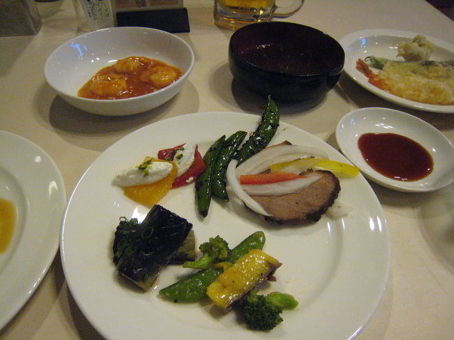 食事はブッフェにしました。<br />ここではいつもブッフェにしています。<br />刺身･天ぷら・鮎の塩焼き・湯葉がこのあたりの定番ですが、エピナールのブッフェが私には合っています。