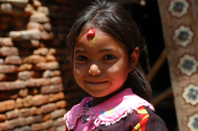 バネパにて。<br />当日バネパはお祭りで大変な賑わいでした。<br />この少女を精一杯おめかしして、ニッコリ。最高の笑顔をプレゼントしてくれました。