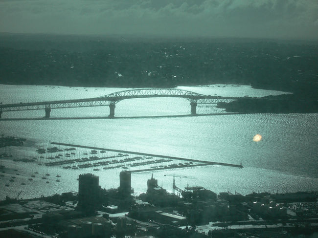 『ハーバーブリッジ』<br />チョイとカメラの設定をいじってみたのだ。