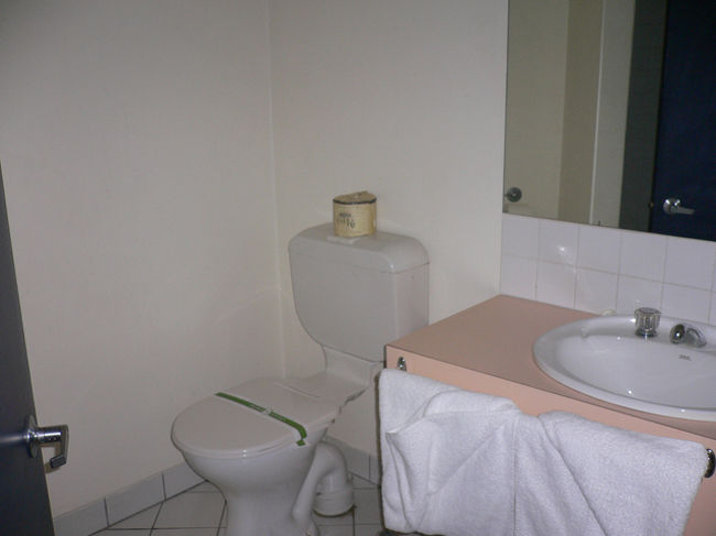 『バスルーム』<br />おっ、専用のバスルームがあるのだ。<br />石鹸もタオルもあるのだ。<br />【ハリー：(｀-´ﾒ)あたりまえだよ】