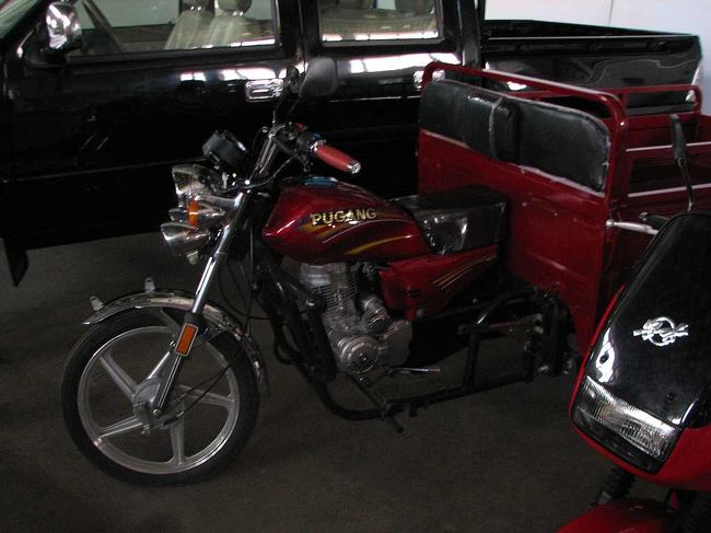 ○4日目<br />三大革命展示館の「重工業館」の展示物をお楽しみください。<br />平和自動車工場謹製？<br />