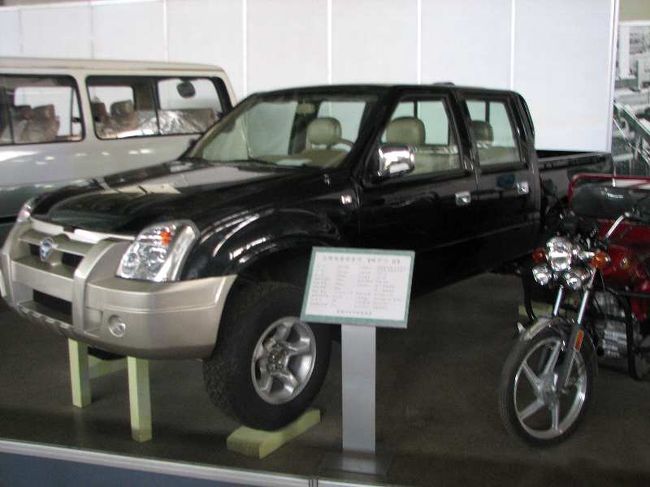 ○4日目<br />三大革命展示館の「重工業館」の展示物をお楽しみください。<br />平和自動車工場謹製「かっこう」という車らしい<br /><br />