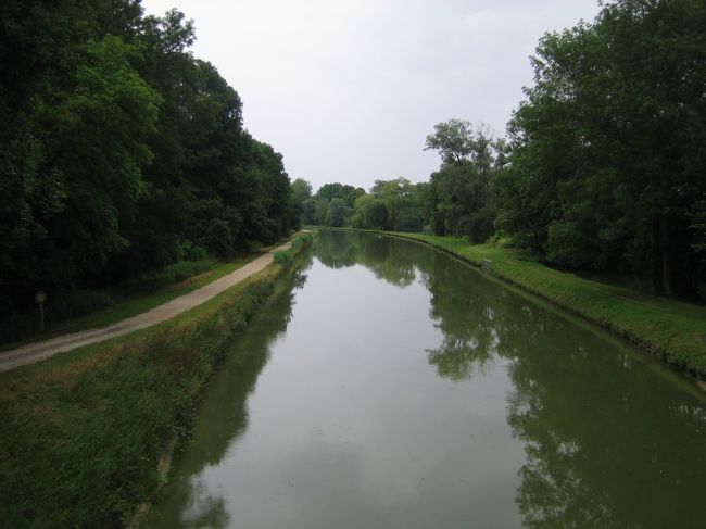 運河の横を散歩