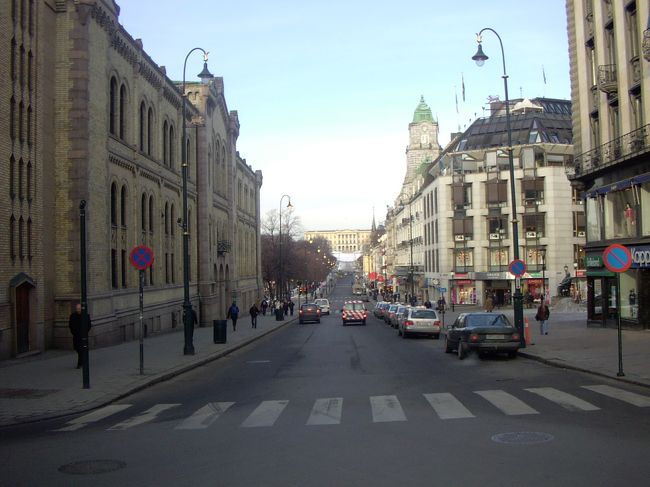 オスロの市街地です。奥に王宮が見えます。