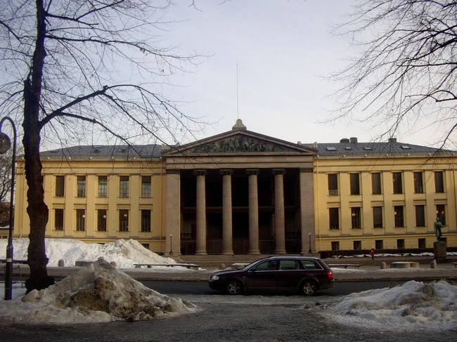 オスロ大学の講堂です。市街地の中に校舎が点在していたような気がします。