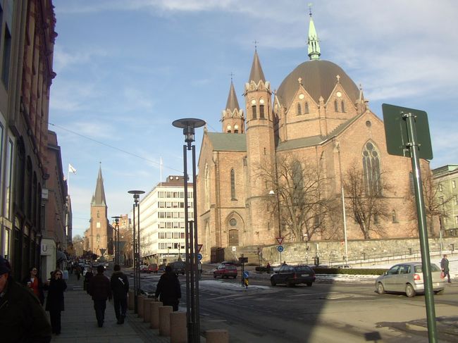おそらく中央駅の側の街並みです。地図を見ても思い出せません。