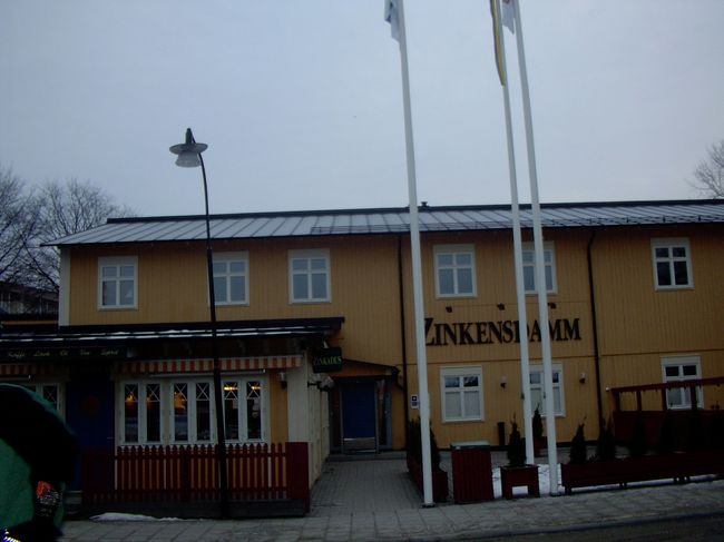 Zinkensdammというユースに宿泊しました。中央駅から地下鉄の４駅目で降り、そこから大通りを徒歩１０分ほどでたどり着きました。住宅地の中にあり、少々わかりにくかったですが、地元の人が使うスーパーが側にあり便利でした。