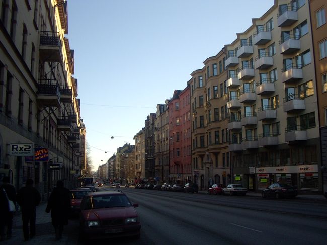 ユースから地下鉄の駅に向かう途中の街並みです。