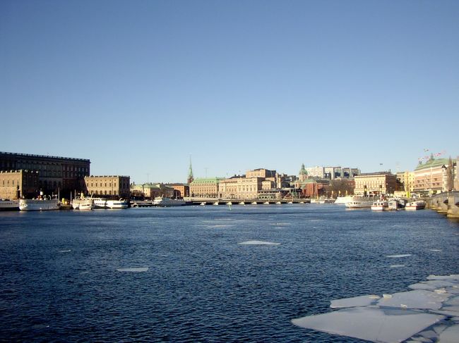 旧市街ガムラ・スタンをノール運河の対岸から眺めました。