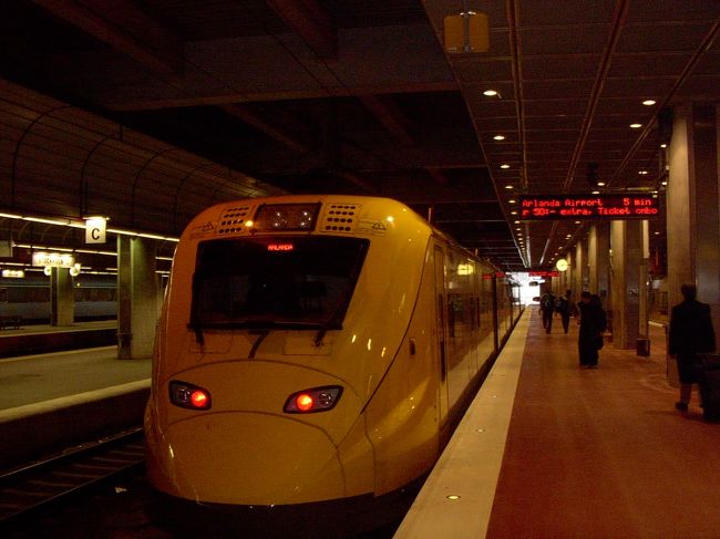 ストックホルムの次は、空路エストニアの首都タリンへ移動しました。中央駅からアーランダエクスプレスを利用し、空港へ向かいました。