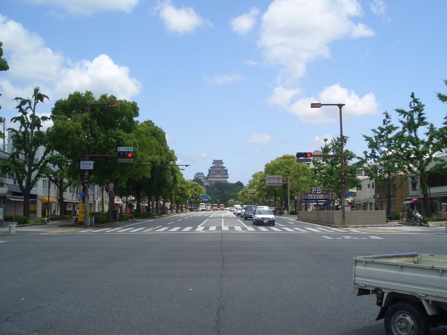 姫路駅を降りると正面に姫路城が見えます