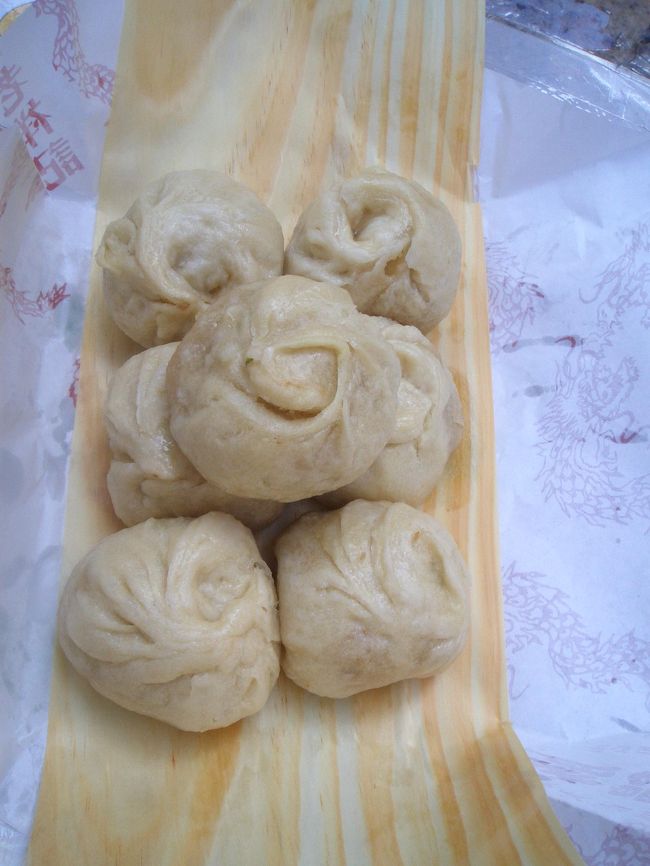 まずは老祥記のぶたまん<br /><br />ココで食べるのは2度目。<br />肉のうまみがしっかり☆<br />やっぱり美味しい