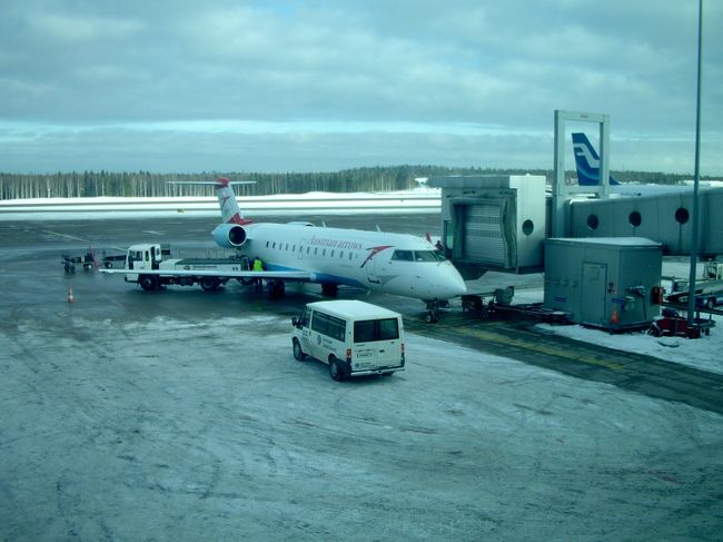 ヘルシンキ・ヴァンター空港にて。ウィーン行きの飛行機はオーストリア航空の小型ジェット機でした。