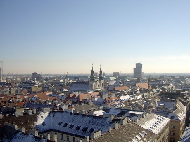 シュテファン寺院の塔からの眺めです。ウィーンはストックホルムやヘルシンキよりもかなり都会でした。