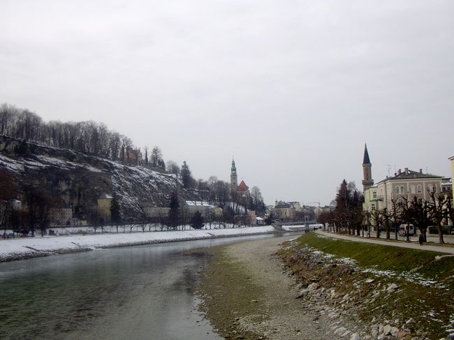 旧市街を流れるザルツァッハ川です。