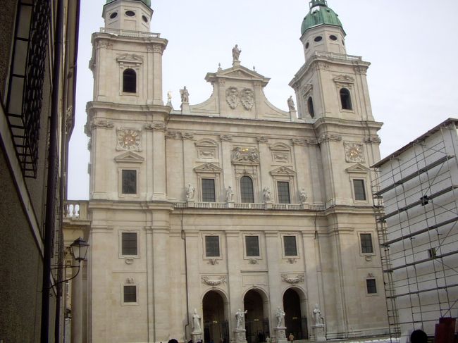 ザルツブルク大聖堂です。中に入ったかどうかの記憶も定かではありません・・・。