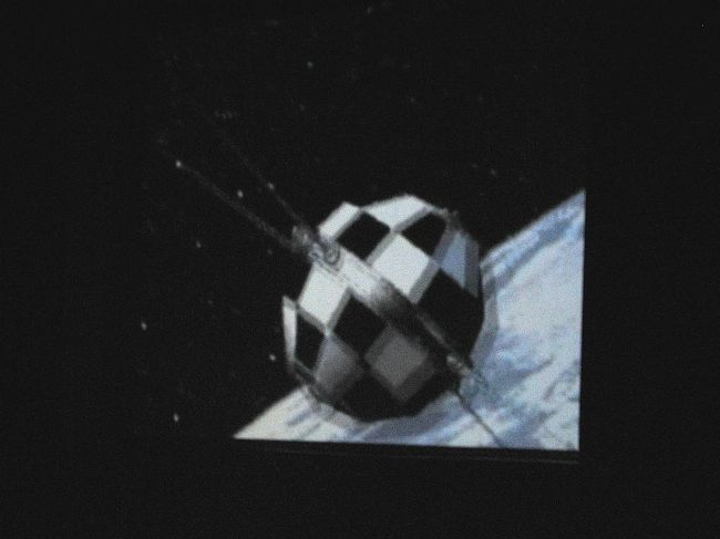 宇宙を徘徊している光明星1号の想像映像