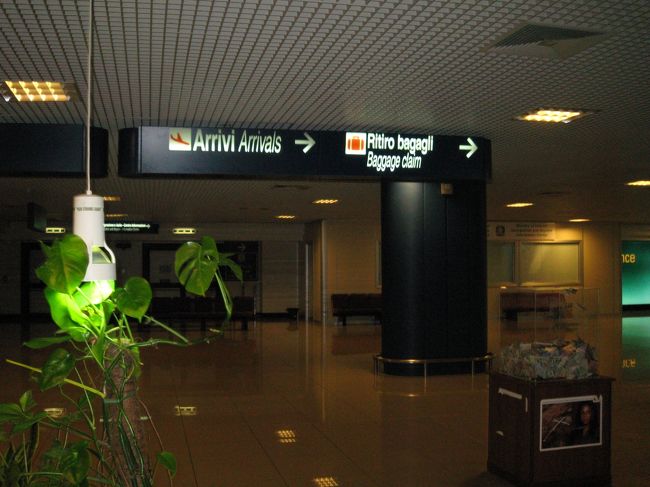 ローマ　フィウミチーノ空港到着