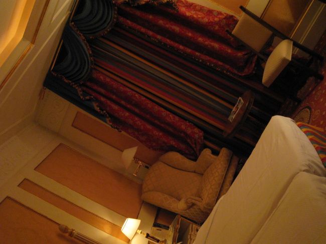 ローマで滞在したホテルは<br />『ホテルスプレンデードロヤル・ローマ』です。<br /><br />朝もやのかかるローマの街を眺めて食べる<br />朝食は最高でした。