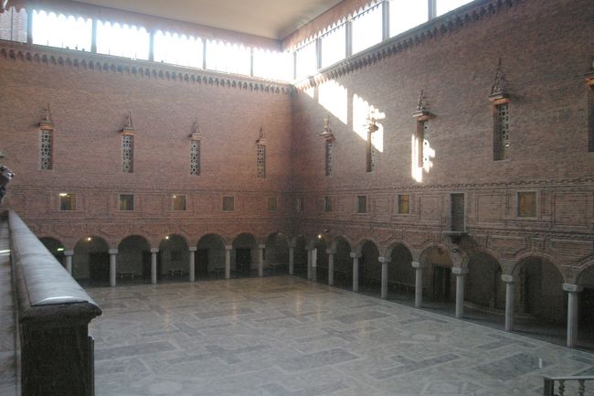 市庁舎内部の広間<br />毎年ノーベル賞の授賞祝賀晩餐会が行なわれる青の間。<br />テーブル、椅子などが撤去されているので、中々その雰囲気を感ずる事は出来ない。