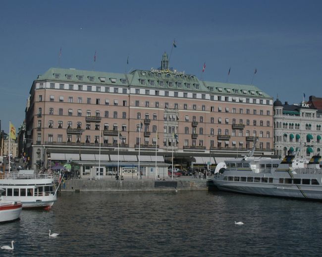 王宮の湖面を挟んで反対側にあるストックホルムで1番由緒あるゲランド・ホテル。1874年創業で、ノーベル賞受賞者の宿として名高い。