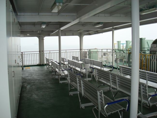 〜船内〜<br />外のデッキです。<br />喫煙される方はこちらで。