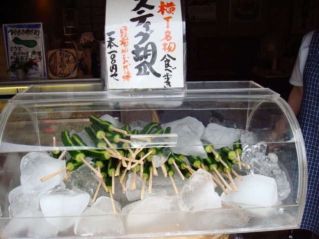〜おかげ横丁〜<br />スティック胡瓜、1本100円。<br />昼食後にもかかわらず、1本買いました。<br />さっぱりしていてとてもおいしい。