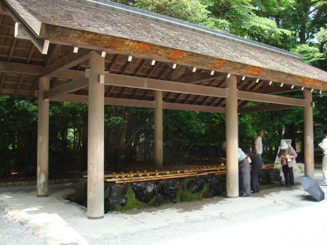 〜伊勢神宮〜<br />手水舎で「清め」をします。<br />