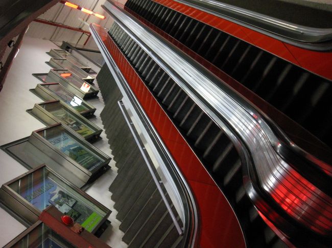 地下鉄のエスカレーター