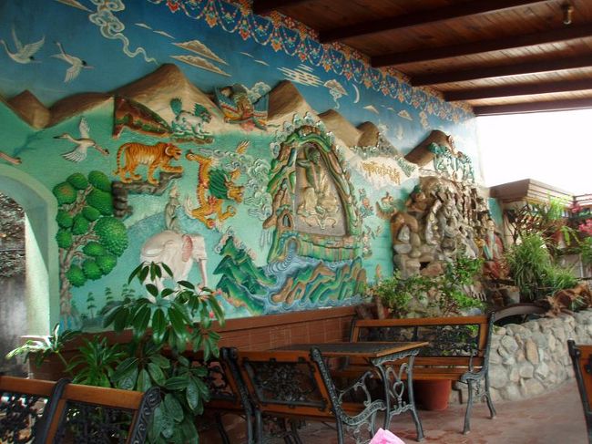 昼食は、ラディソン・ホテル近くのホテルチベットのネパール料理レストランで。