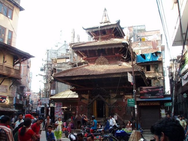 アサン・チョークに向かう途中の寺院。