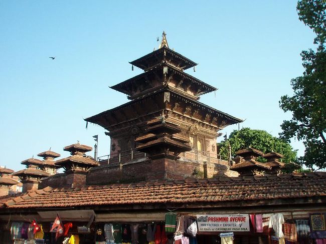 ダルバール広場まで来ました。その北側にあるタレジュ寺院。