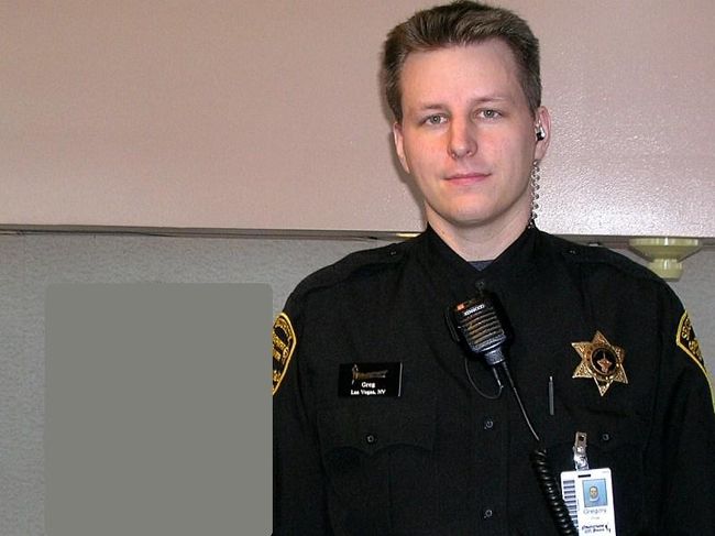 <br />ストラトスフィアの最上階の警備のお兄さん<br /><br />二枚目だったから奥様にツーショット(^_^)v