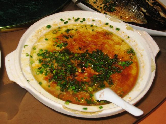 卵を使った茶碗蒸し風の料理です。しっかりした味付けで、ビールの肴にもぴったりでした。野菜も卵も素材自体のよさが感じられました。