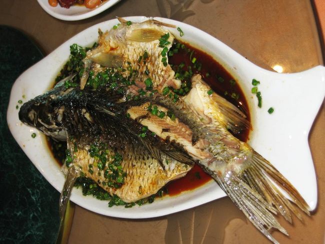 山の中では、魚は一番贅沢な料理ではないかと、推測しました。これももてなし料理の一品でしょう。味は川魚風でした。