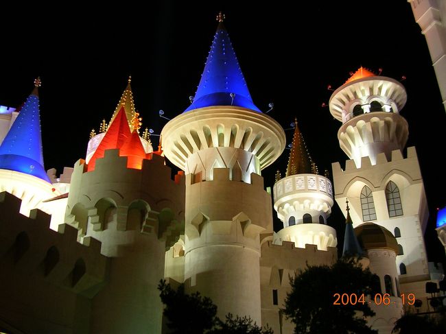 ユニークなホテルが多いラスベガス。<br />　<br /><br />写真は「エクスガリバー」