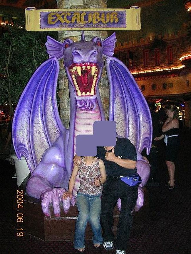 「エクスガリバ」ーの中<br /><br /><br />このモンスターをバックで写真撮る人<br /><br />多かったですよ。