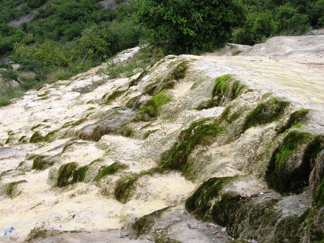 黄龍・九寨溝に比べますと、規模も景観も見劣りしますが、白水台は、トンパ教の大切な聖地です。これから長い変月を経て、更に変容するのでしょう。