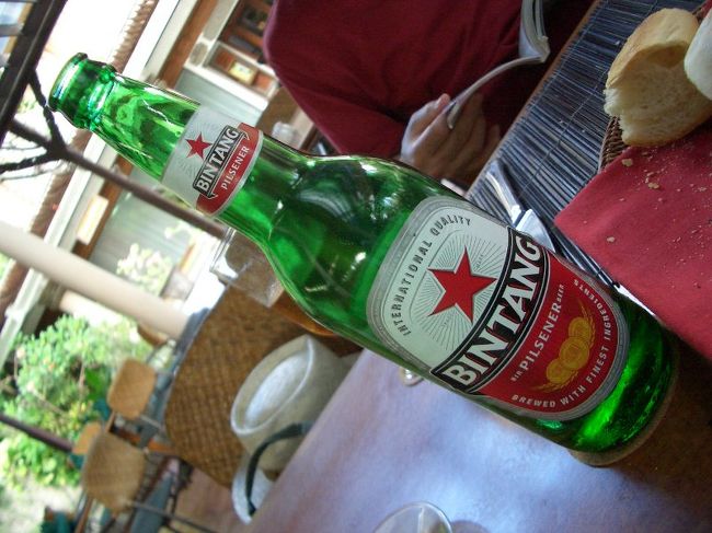 どこへ行ってもﾋﾞﾝﾀﾝﾋﾞｰﾙ。<br />あまりコクが無くてあっさり系だけど、<br />暑いバリにはあっているのかも。