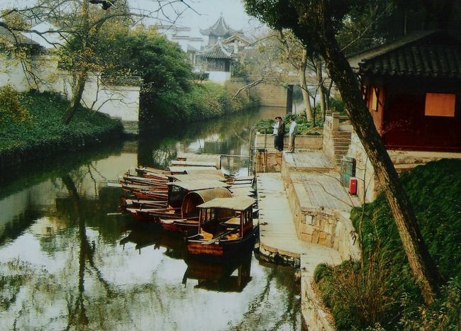 運河めぐりもしました。<br />船頭のおじいちゃんが、途中、♪好一朶茉莉花〜の歌を歌ってくれて、ちょっと感激でした。<br />中国語の授業で習った〜〜！！のを初めてリアルに聴いたので！<br /><br />