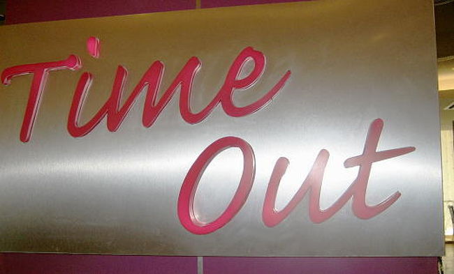 これは高級ショッピング・モール、フォラムの2階にある家族連れ向き食堂です。