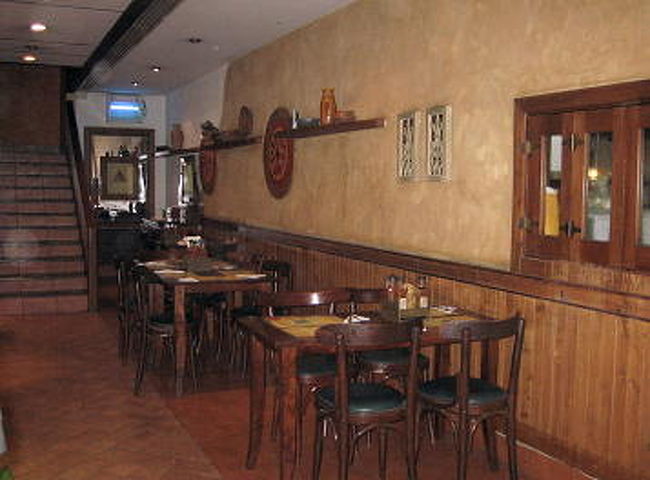 	 <br />ナンドス店内。<br />高級ショッピング・モールのフォラムの近く。<br /><br />★アルコール持ち込み不可<br />