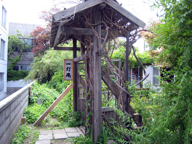 ふつーの家というか、知らないと何のお店か分からない。。。キレイではないけど、行く価値あるかもね。<br />お店の中は、まあまあ広く1時頃行きましたが、沢山お客さんがいました。地元の学生さんも多かった。<br />