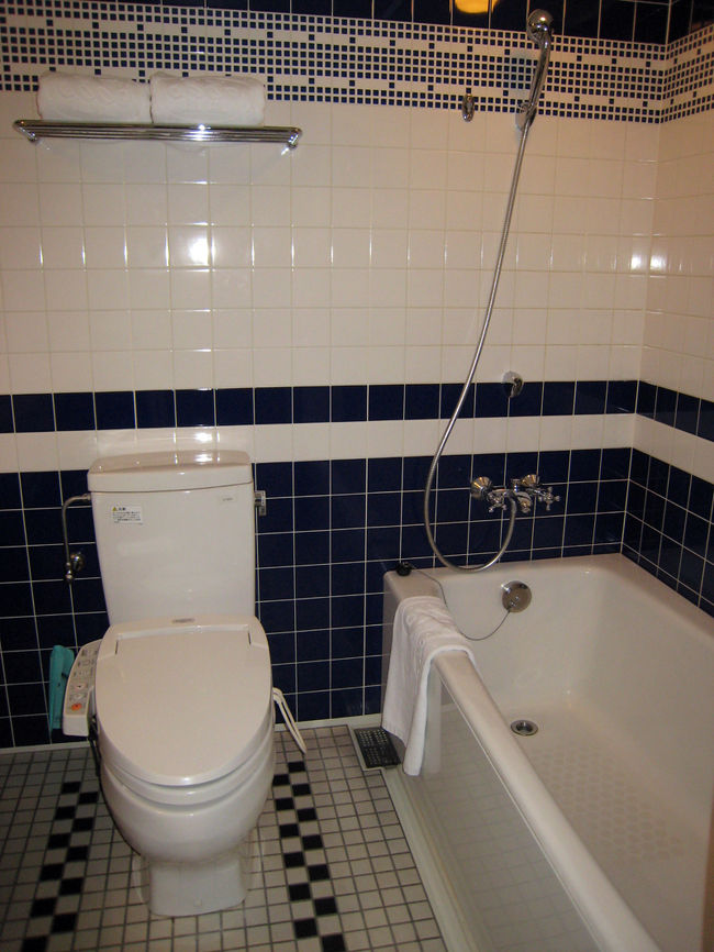 お部屋のシャワー室。<br />タイルがまた、カワイイ！！