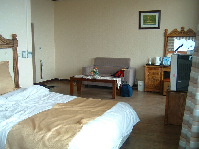 　インチョン空港近くのビーチのホテルに、深夜２時到着。迎えにも来てくれたし、部屋はきれいで王様の部屋みたいだし、ぜったい次もここだな。