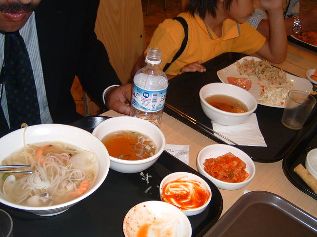 　インチョン空港の地下の食堂。地下にもいろいろあることは、意外と知られていない。上のより安かった。味はまあまあ。ソルランタンは上の方がおいしい。ぴぴんぱは、いい勝負。