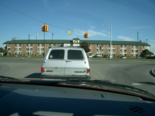 レンタカーを借りて、今回の会議場がある<br />デトロイト郊外のサウスフィールドに向かいます。<br /><br />何となくドラマ「ツインピークス」<br />（ちょっと古い？）に出てきそうな風景。<br /><br />